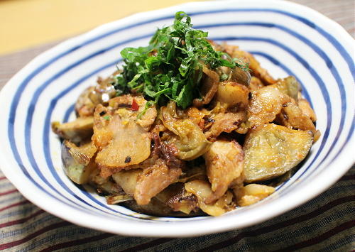 今日のキムチ料理レシピ：豚肉と丸茄子のキムチみそ炒め